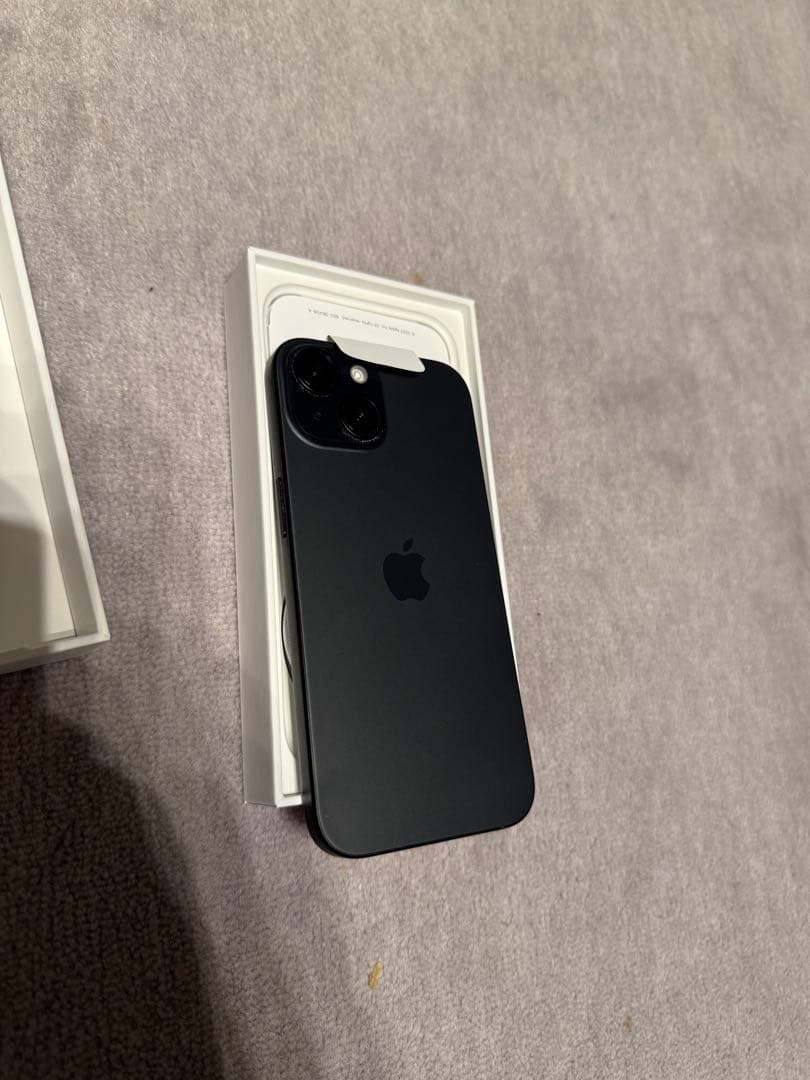 (美品)iPhone 15 ブラック 本体 充電ケーブル付