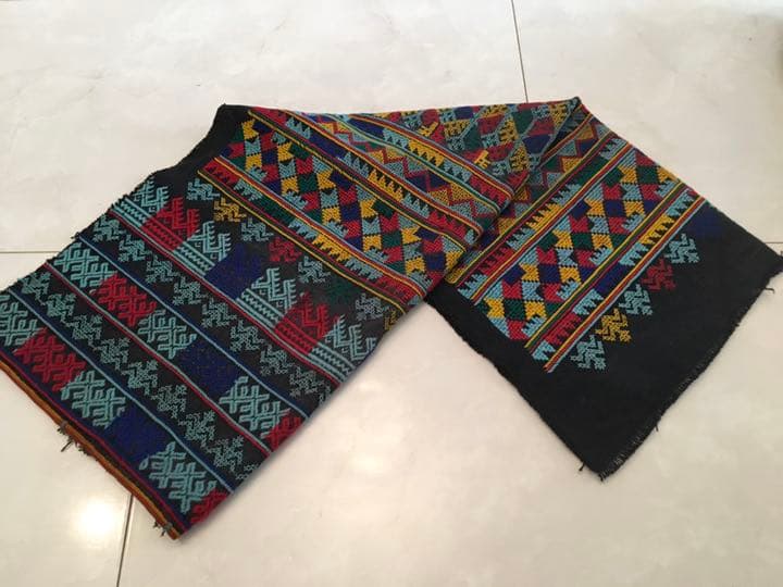 タイ山岳民族　貴重　タイ最北部ヤオ（ミャオ）族の美しい幾何学模様の刺繍分厚い古布