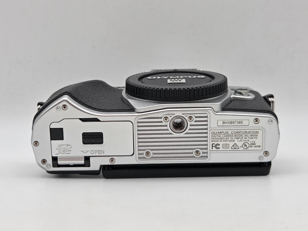 【極美】OLYMPUS OM-D E-M10 Mark iii ボディ シルバー