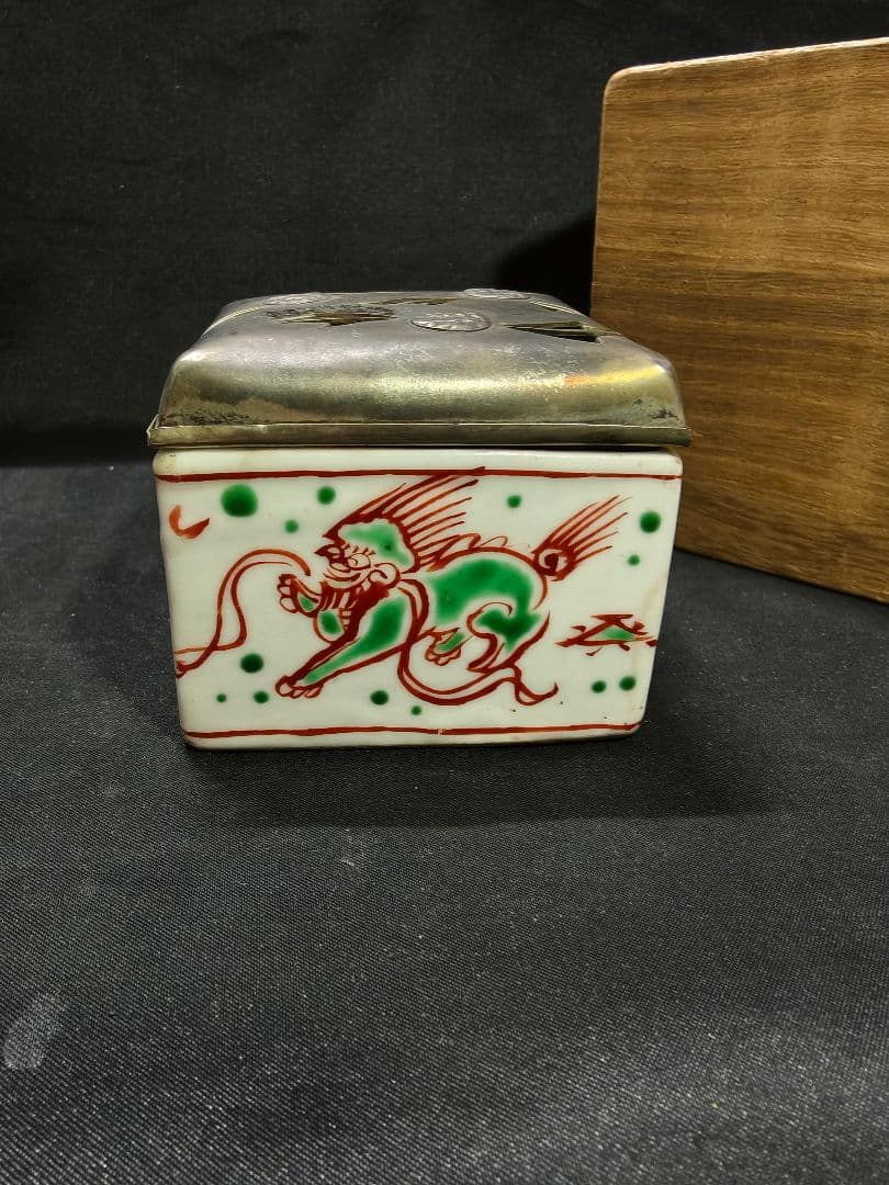 茶道具 色絵正方置き香炉 銀火屋 清水焼 六兵衛作 桐箱 明治骨董 香道具