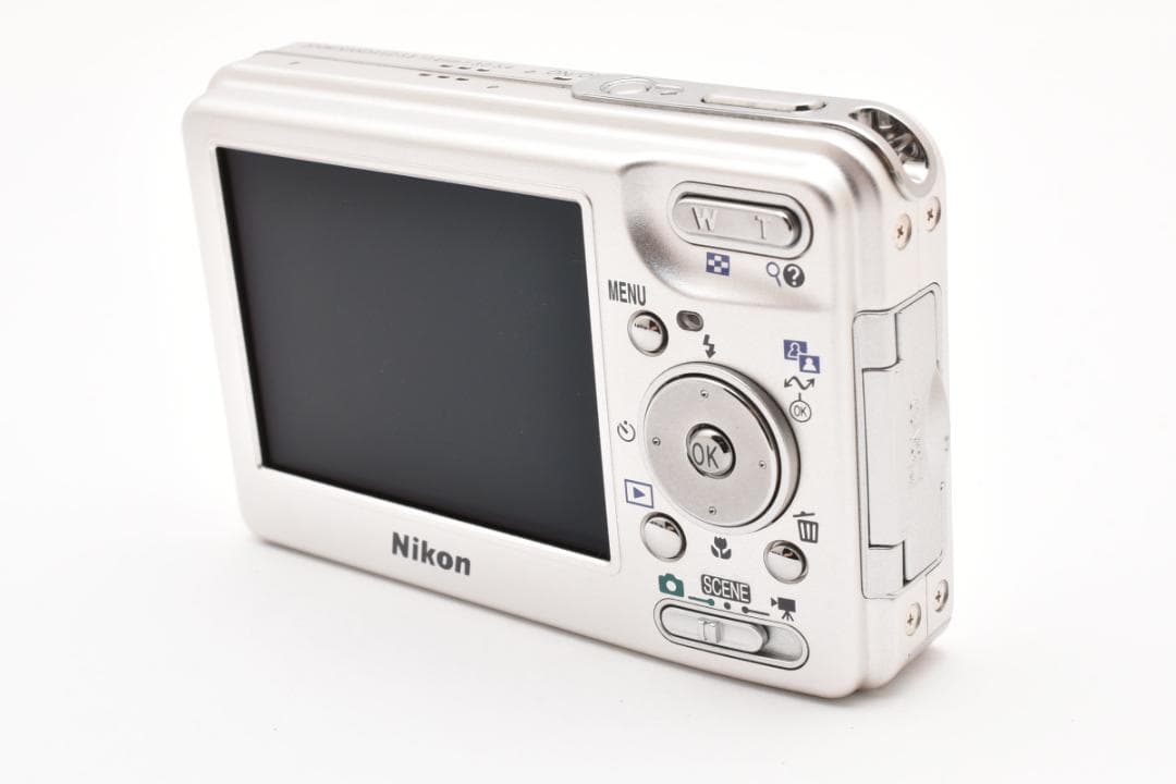 【美品】Nikon COOLPIX S3 フロストシルバー　動作確認済