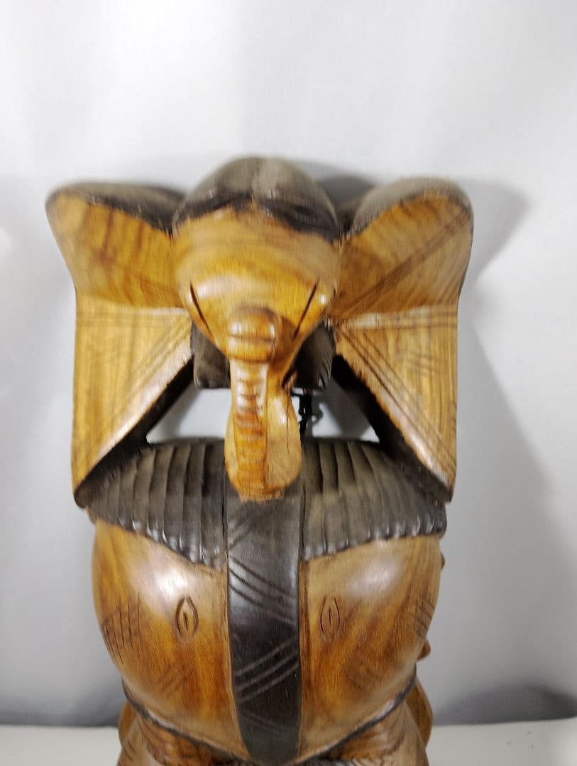 アフリカンアート 木製マスク 象の彫刻付き