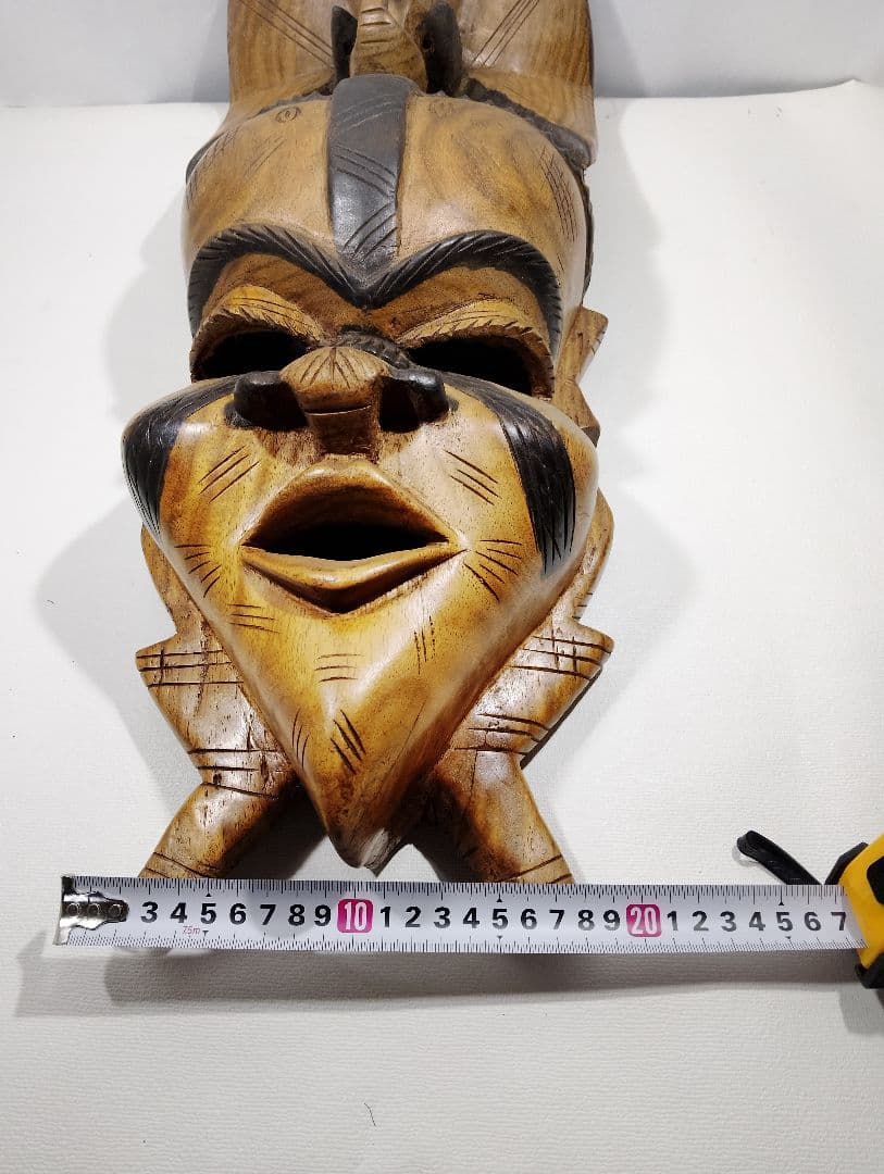 アフリカンアート 木製マスク 象の彫刻付き