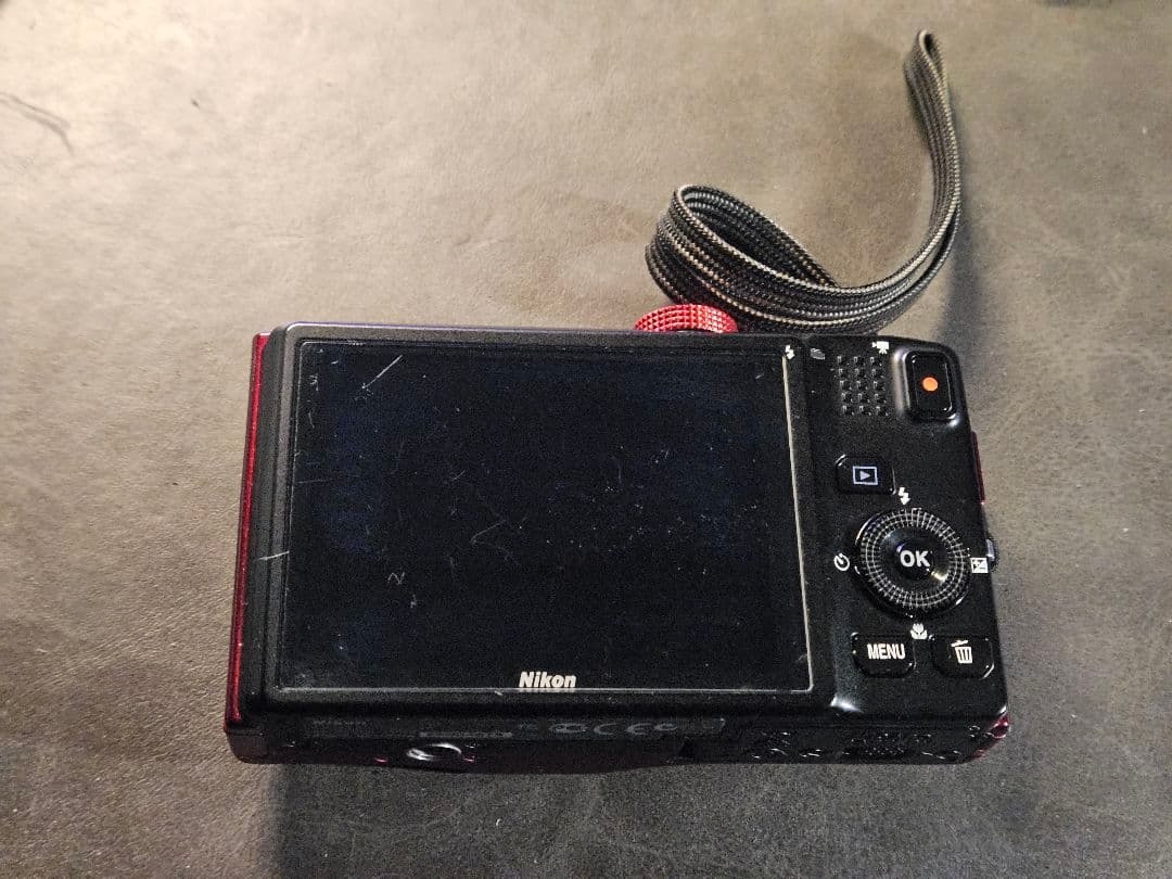 Nikon COOLPIX S8200 赤