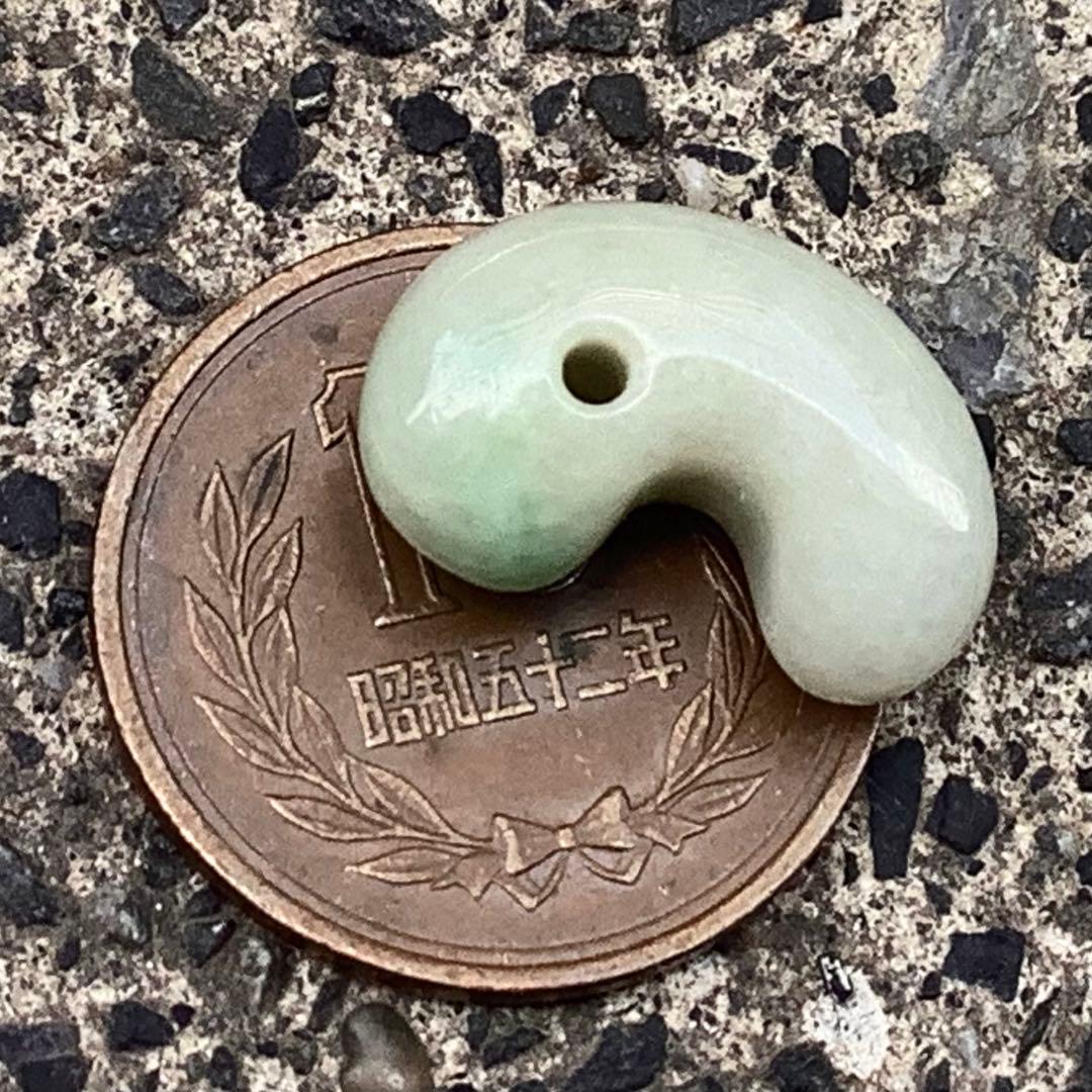 ⭕️神からの授かり　糸魚川翡翠勾玉ジェダイト　高品質とお値段にて　鑑定ソーティング