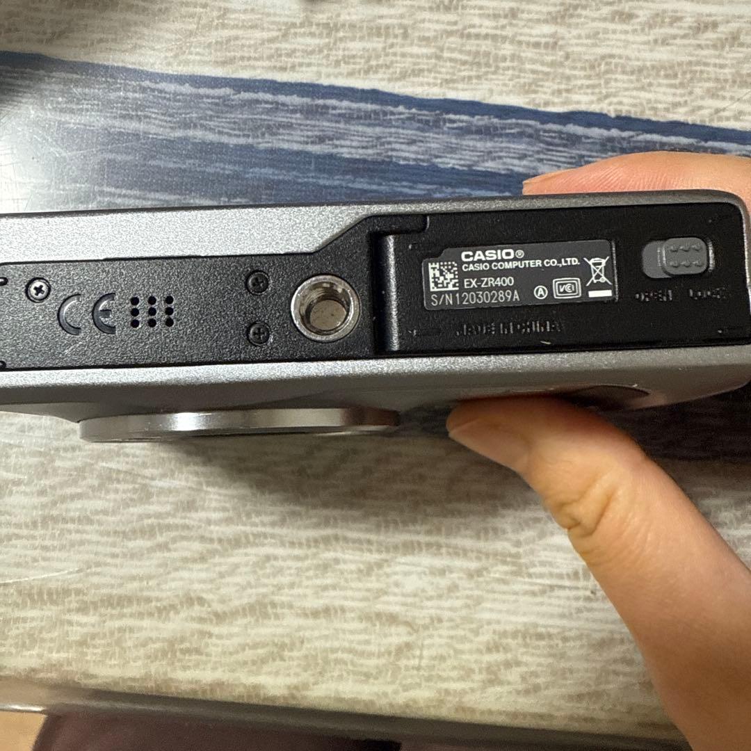 デジタルカメラ CASIO exilim EX-ZR400