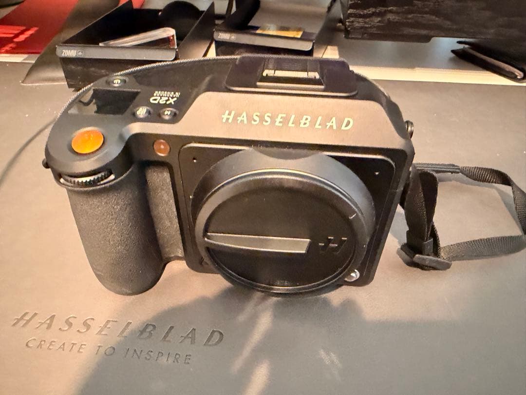 Hasselblad X2D グリップ付きミラーレスカメラ