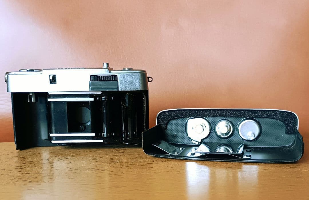 フィルムカメラ【整備、完動品】オリンパスペンEES