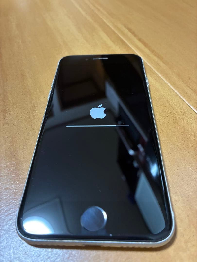 Apple iPhone SE ホワイト 本体