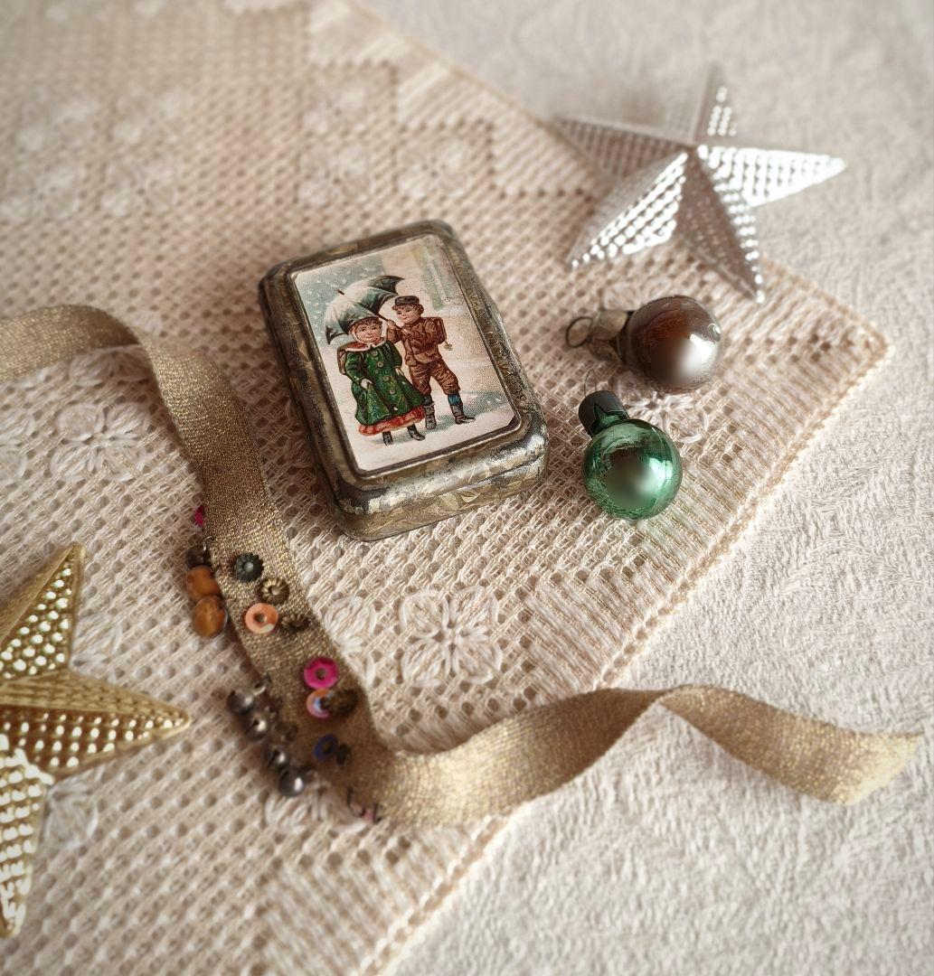 * antique box ❀ * クロモスの 小さなメタルボックス