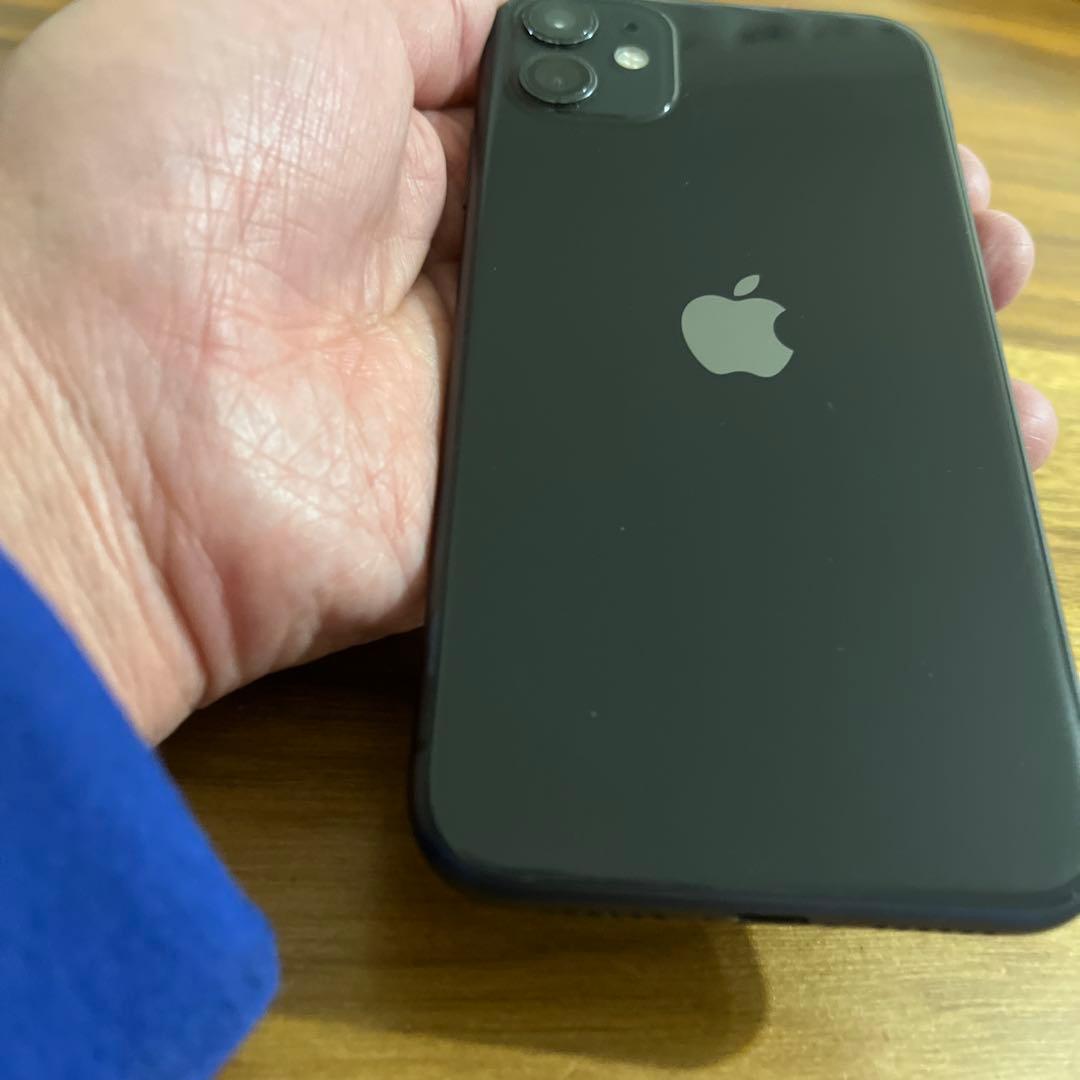 iPhone 11 64ギガ　バッテリー容量72% 画面割れ　背面割れなし