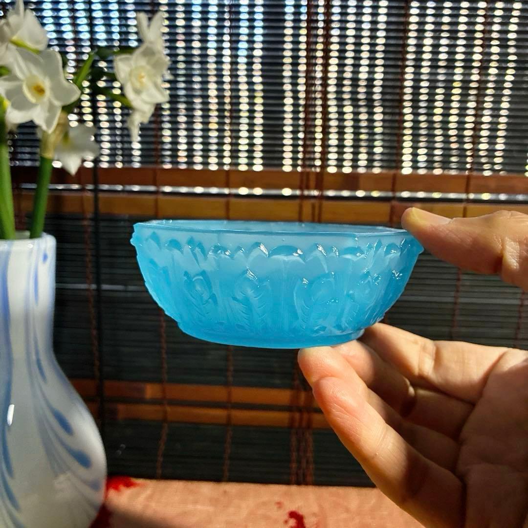 骨董　時代ガラス　プレスガラス　希少　植物綴り　水色練りガラス　八角皿　ウラン