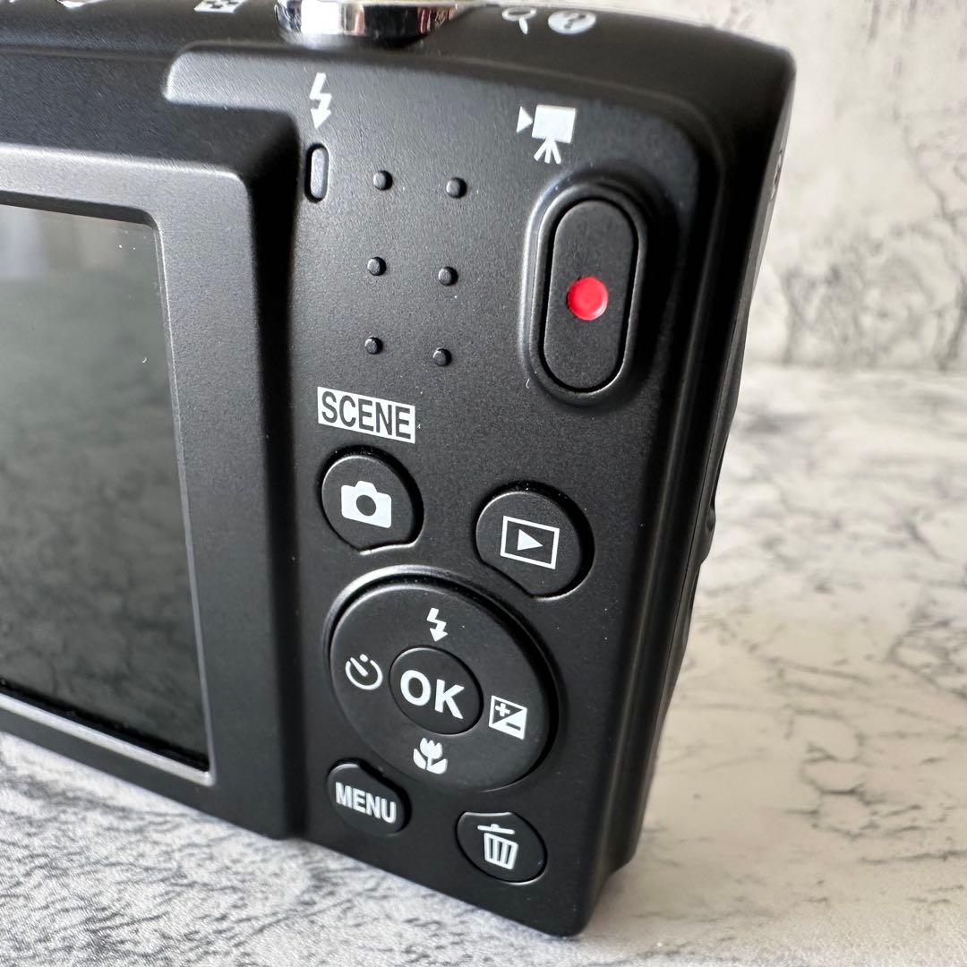 美品 Nikon COOLPIX A100 シルバー コンパクトデジタルカメラ
