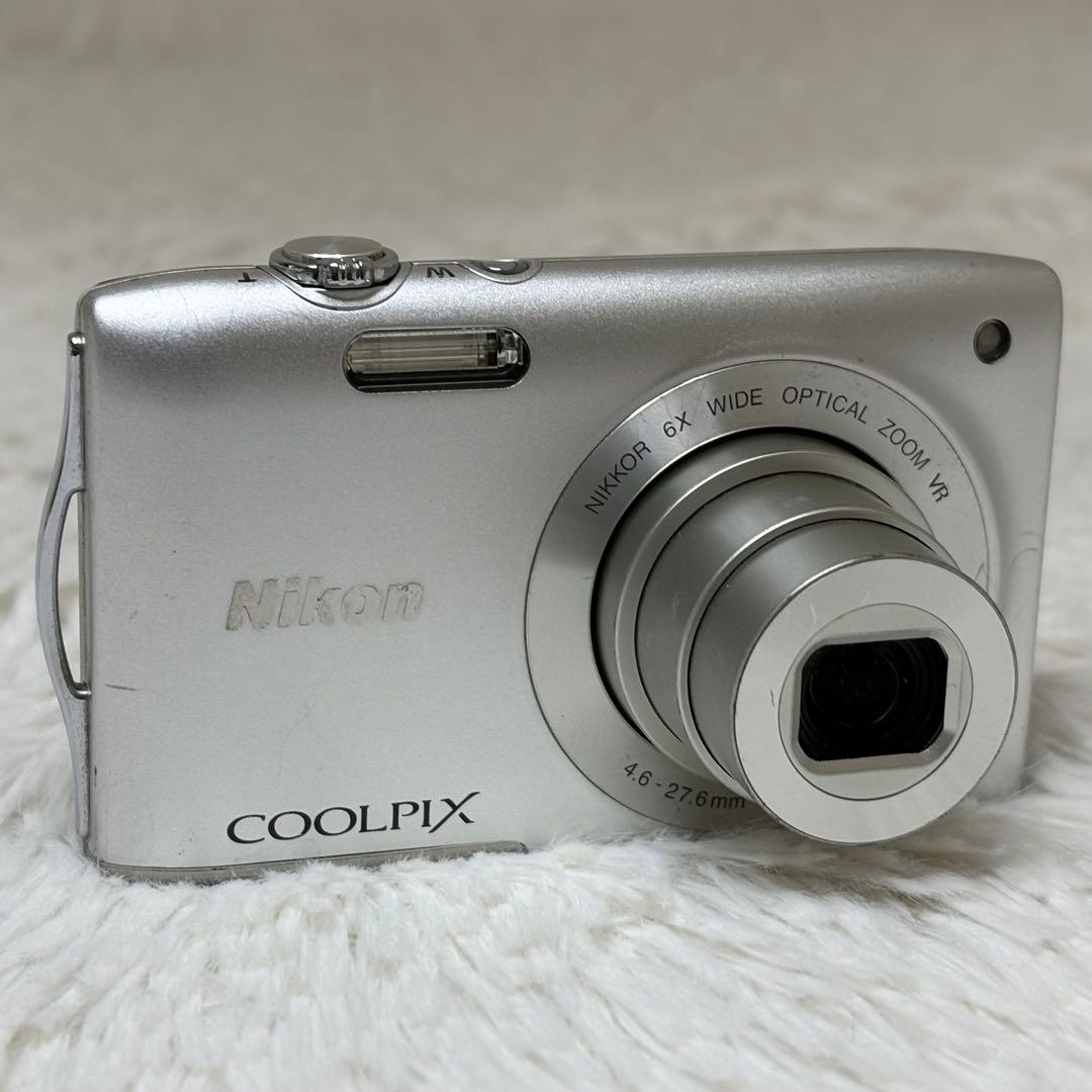 Nikon COOLPIX S3300 シルバー　コンデジ　動作品