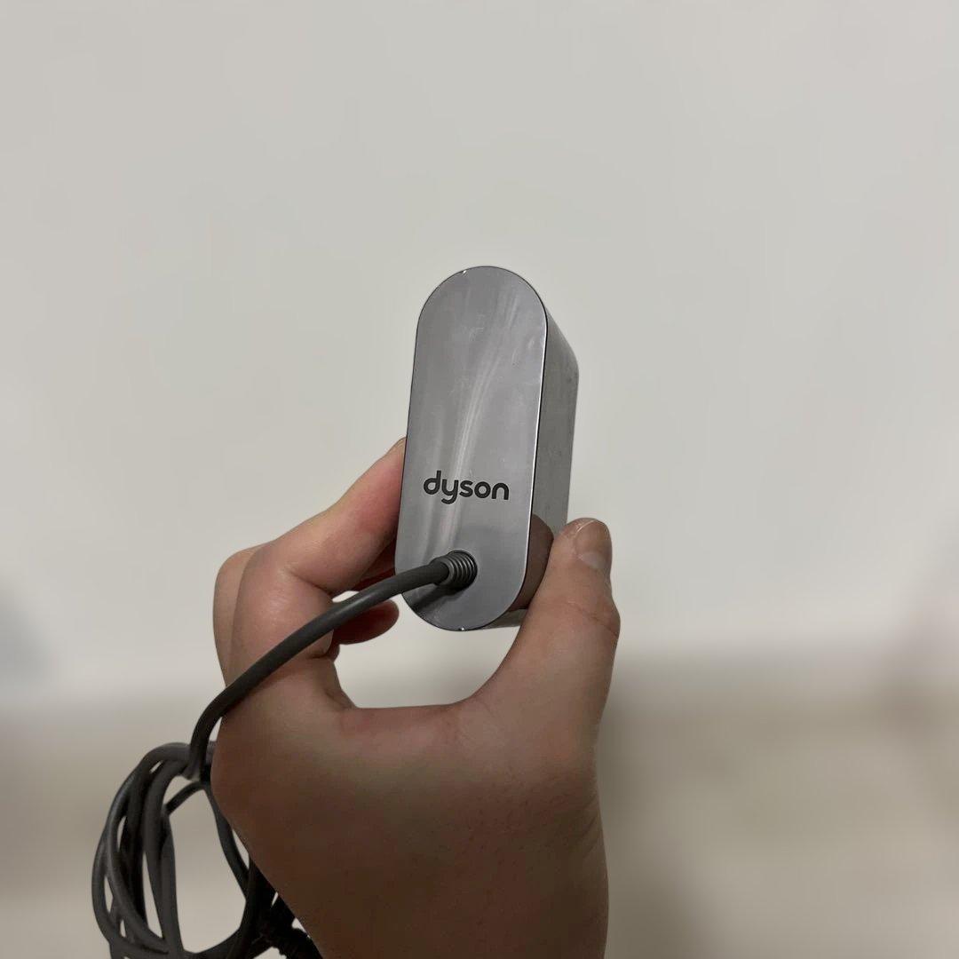 K*郎様 Dyson ダイソン SV12コードレスクリーナー スタンド付き