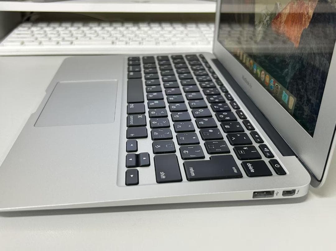 MacBook Air (11-inch, Mid 2011)美品バッテリーOK