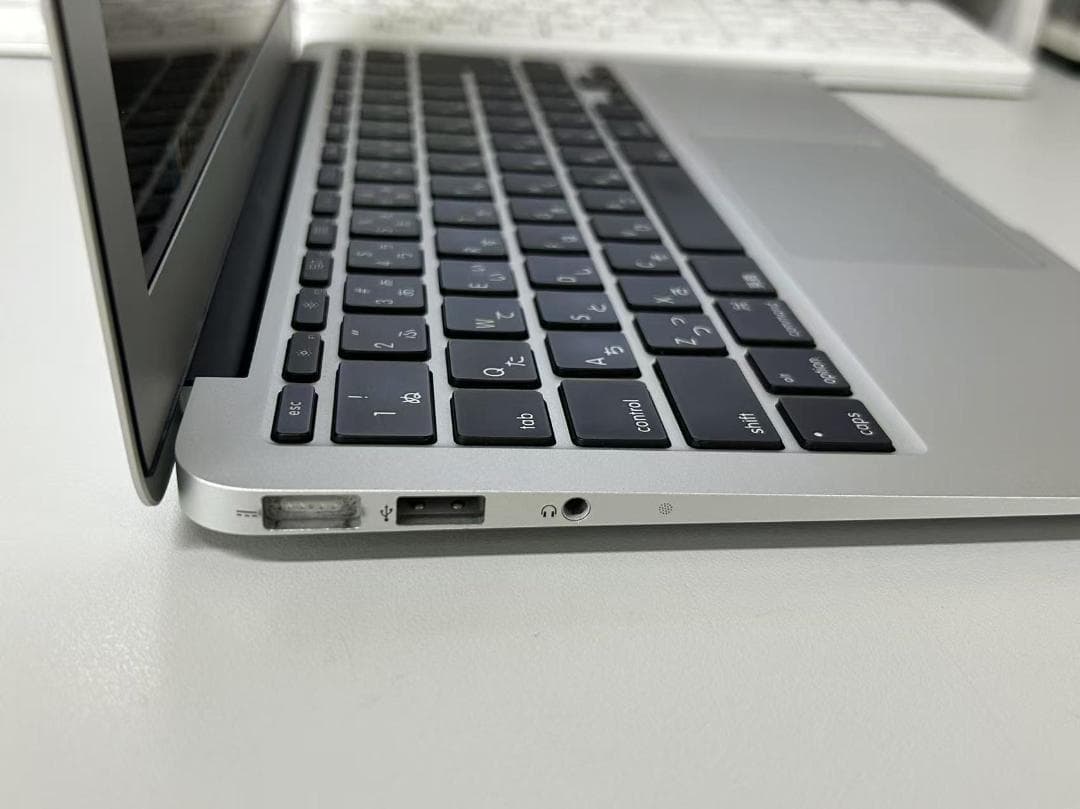 MacBook Air (11-inch, Mid 2011)美品バッテリーOK