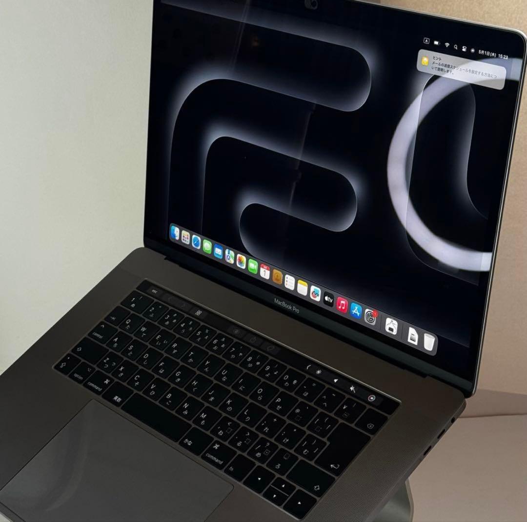 【美品】MacBook Pro 15㌅ タッチバー 6コアi7搭載sequoia