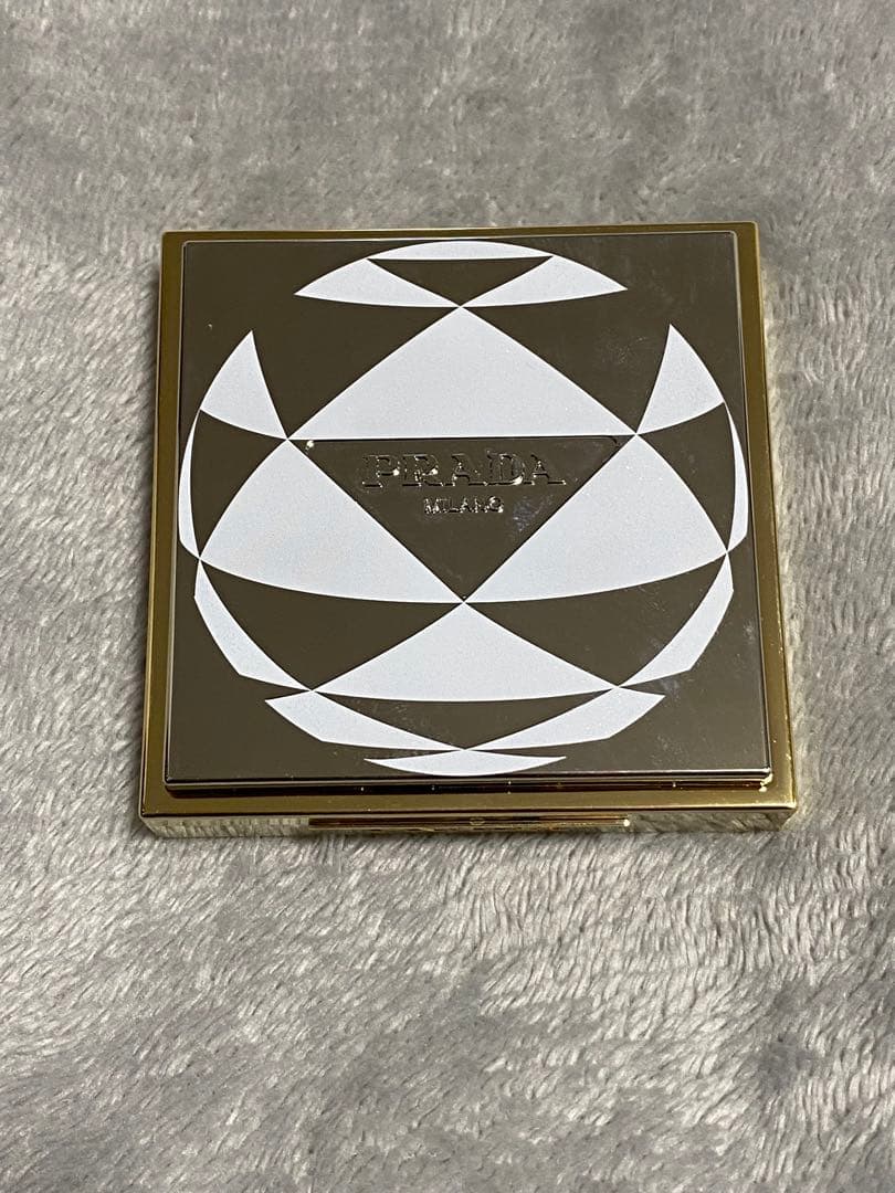 PRADA DIMENSIONS アイシャドウパレット プラチナム