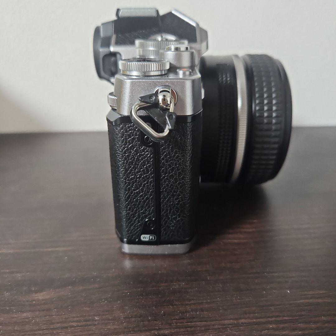 美品　Nikon zfc 28mmSE　予備バッテリー、アクセサリー付き