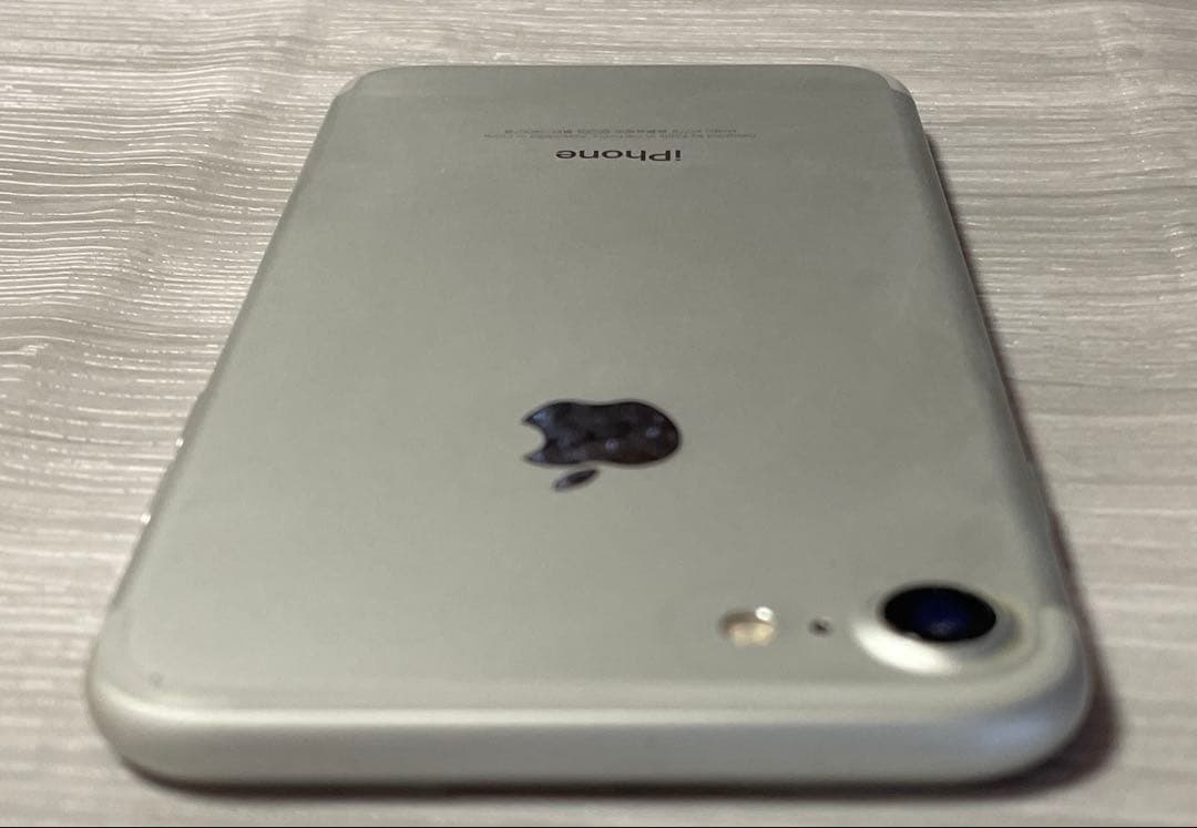 美品バッテリー良好SIMフリーiPhone7 32GB