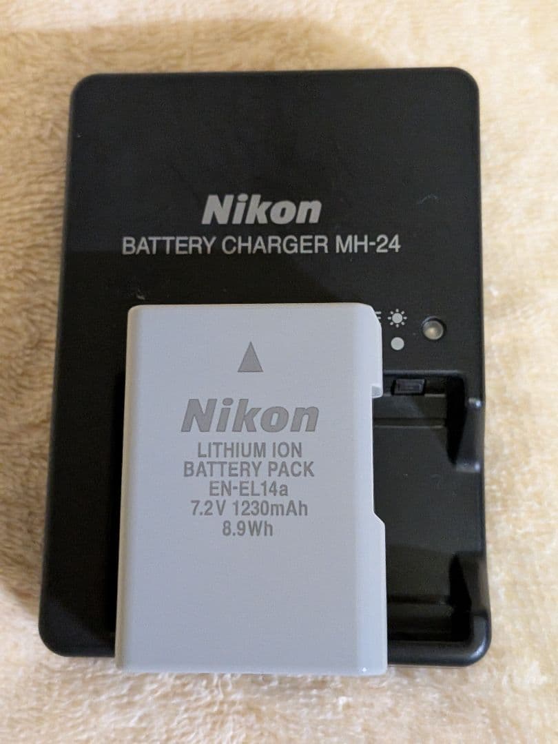 Nikon D3300 デジタル一眼レフカメラ レッドセット