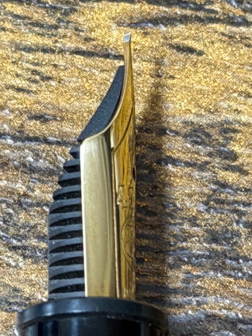 新品未使用　18C 全金　エボナイトペン芯　146 モンブラン　万年筆　EF