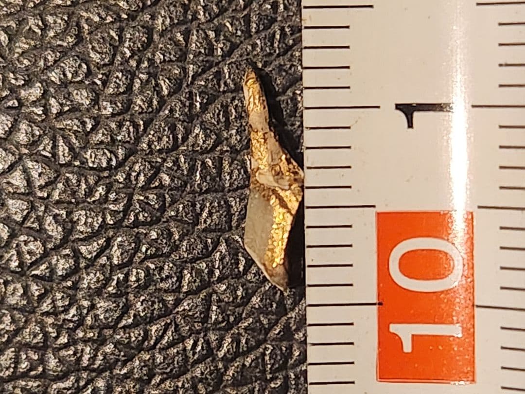 こ*ゃ様 純金　18金　破片　0.４g　k18