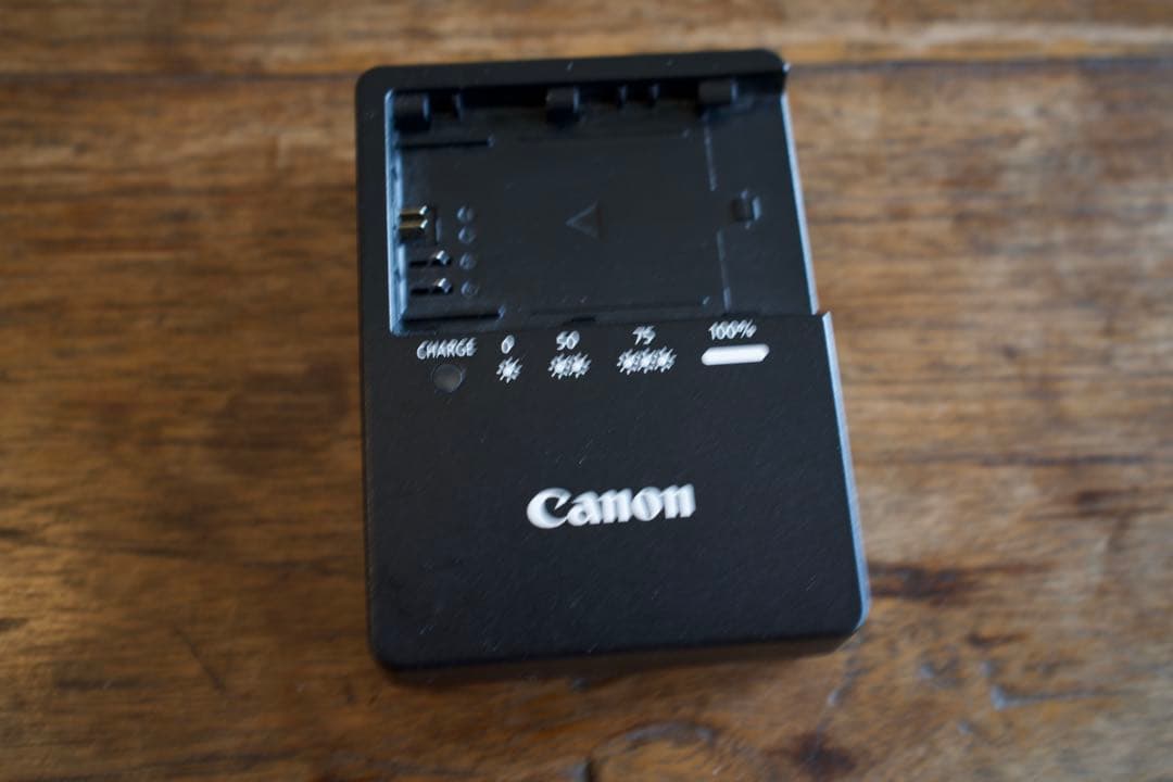 Canon EOS 6D Mark II 本体と付属品