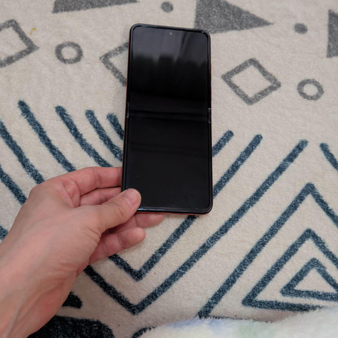 Motorola razr オレンジ色 本体。美品