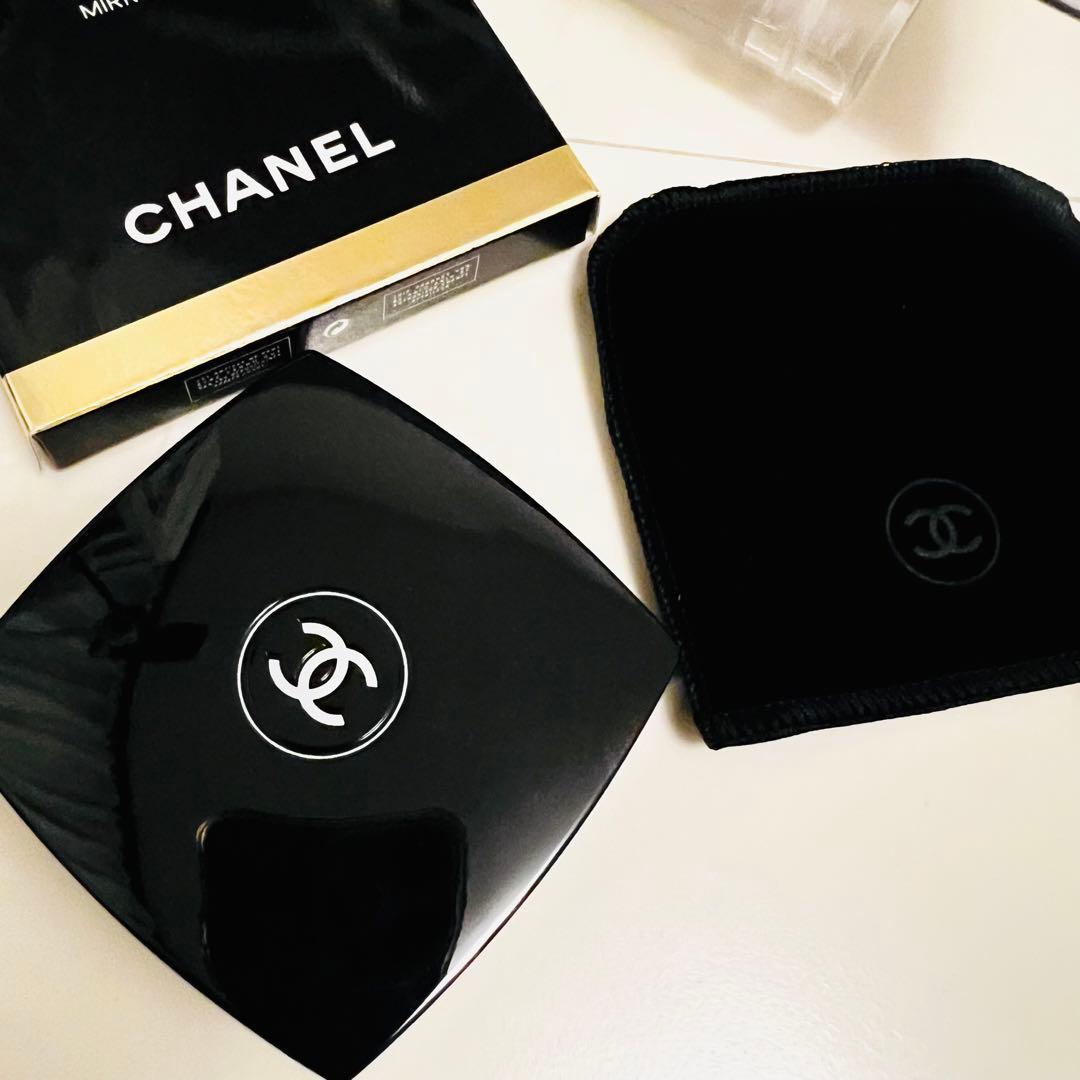 新品未使用　CHANEL コンパクトミラー　ブラック　ショッパー付き　拡大鏡付き