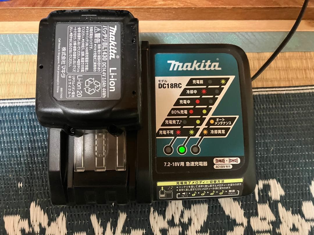 マキタ 充電式クリーナー 掃除機 14.4V CL140FD バッテリー充電器付