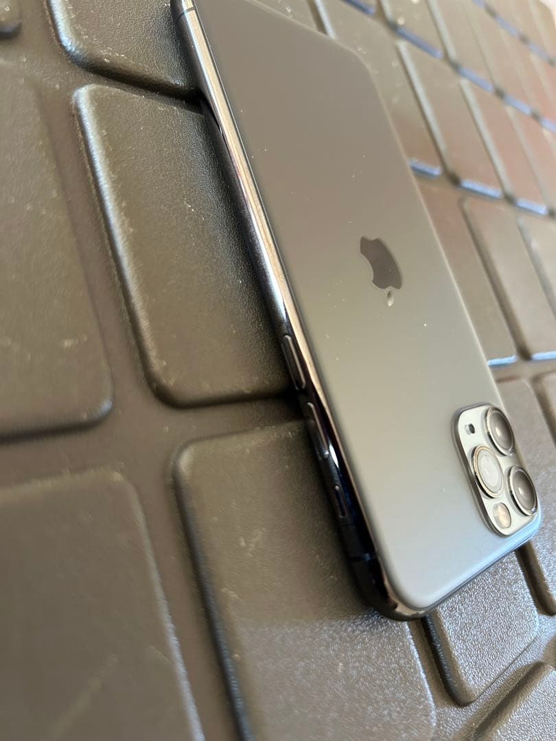 iPhone 11 Proスペースグレー 本体 Supremeケース付
