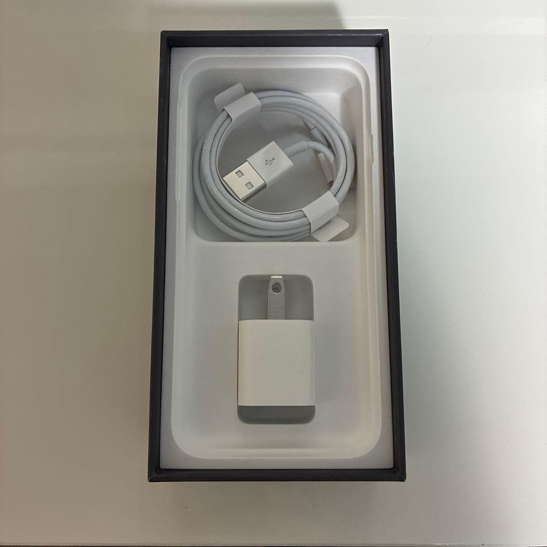 iPhone8 64GB 箱付き　ACアダプター未使用品付き