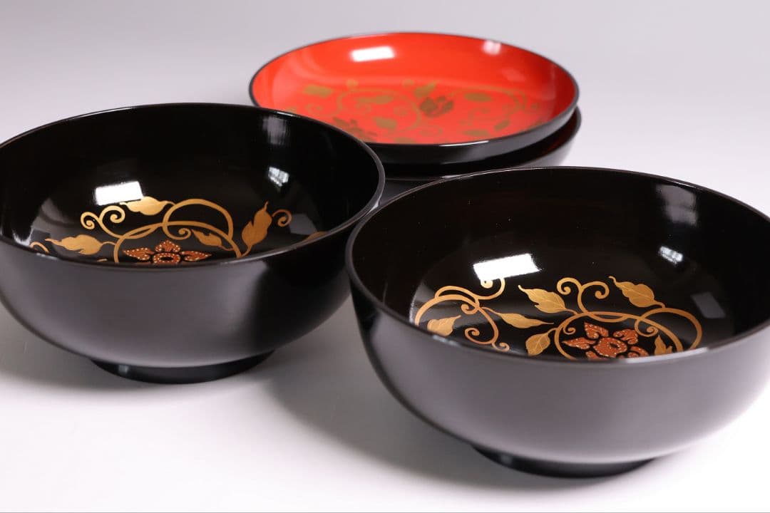 【CM447】天然木漆塗 花唐草金蒔絵 黒塗 朱塗 椀二客 大正昭和 木製漆器