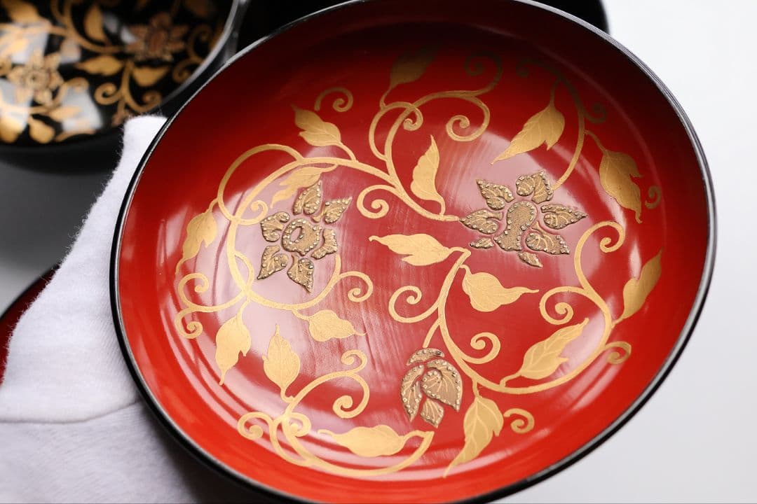 【CM447】天然木漆塗 花唐草金蒔絵 黒塗 朱塗 椀二客 大正昭和 木製漆器