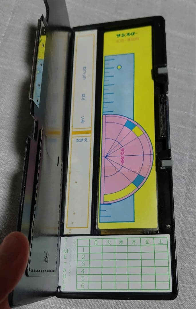 ブックスタンド　ペンシルケース　FORMIRA