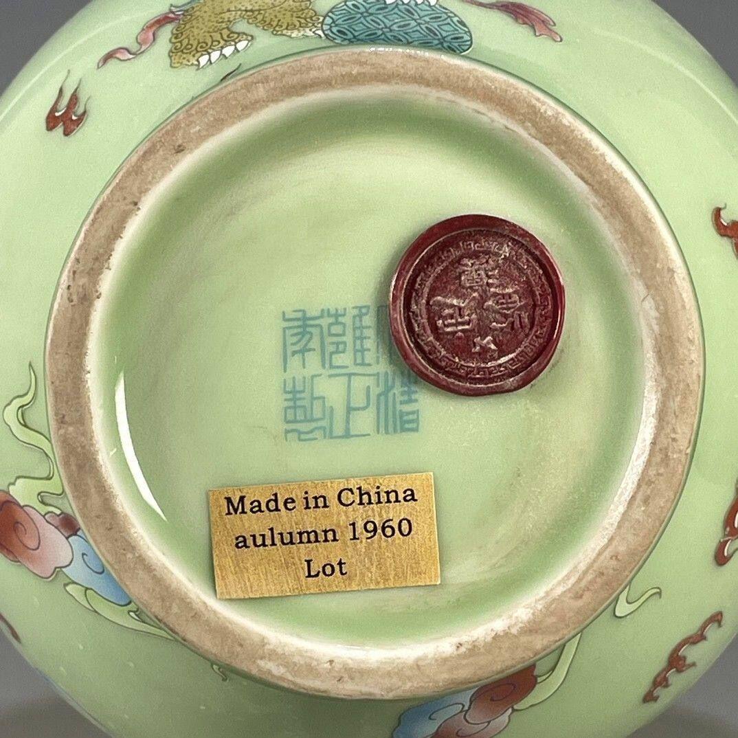 豆青釉麒麟紋両耳賞瓶 景徳鎮 陶磁器 装飾品 現代工芸品 美術品 置物
