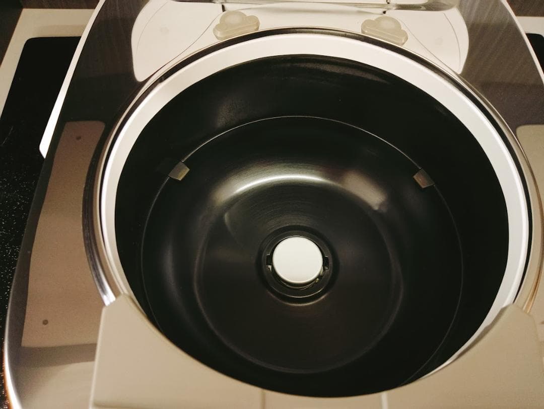 未使用パナソニック2024年製 SR-SJW058-W　3合炊飯器 可変圧力IH
