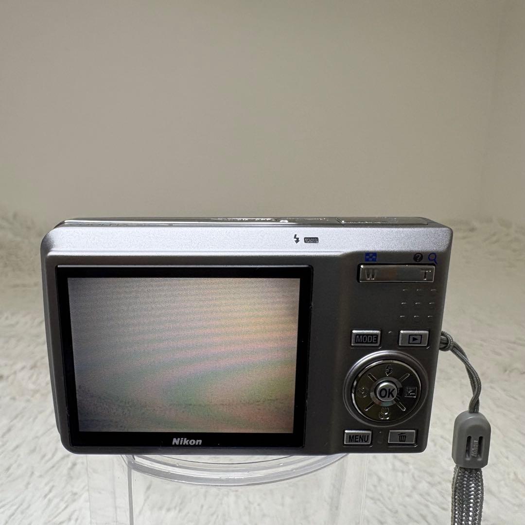 Nikon COOLPIX S550 SDカード4G シルバー コンデジ　動作品