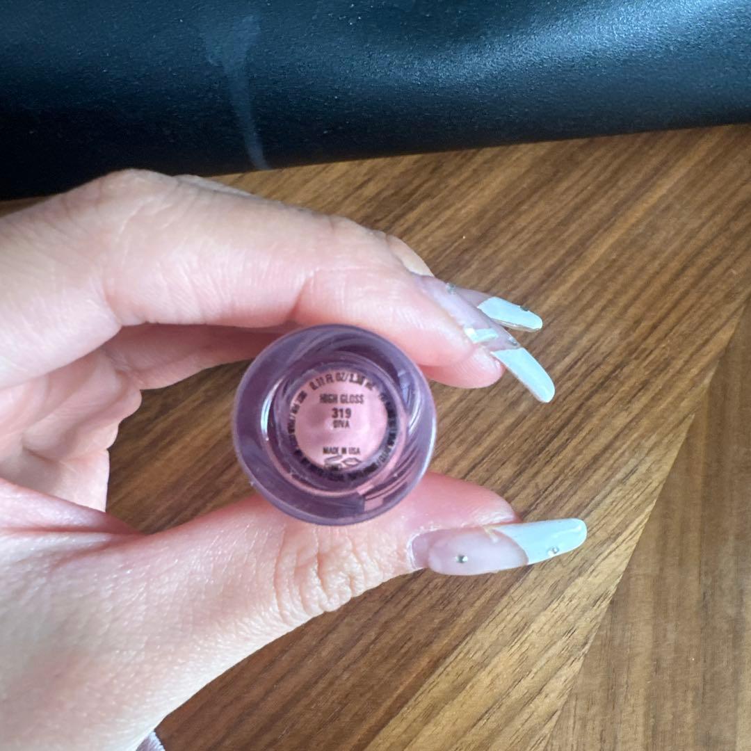リップグロス KYLIE JENNER HIGH GLOSS 319 DIVA