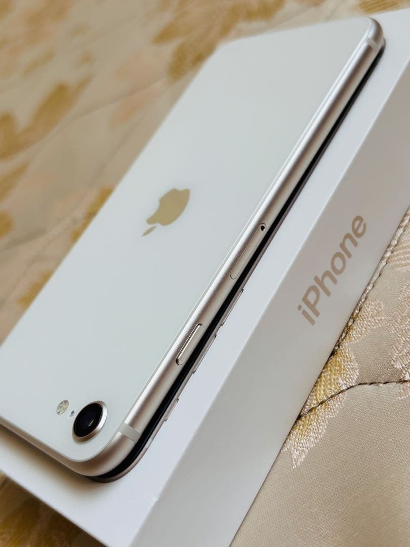 【美品】 Apple iPhone SE (第3世代) スターライト 電池99%