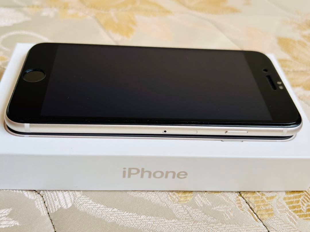 【美品】 Apple iPhone SE (第3世代) スターライト 電池99%