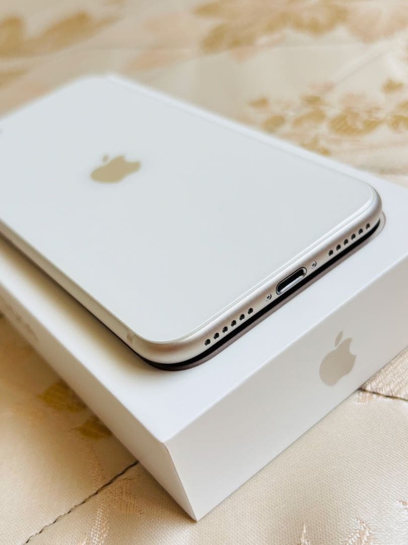 【美品】 Apple iPhone SE (第3世代) スターライト 電池99%