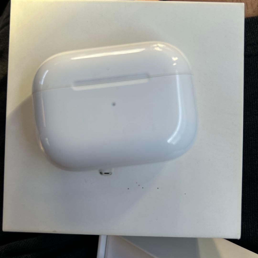 AirPods Pro 本体 充電ケース付き ホワイト