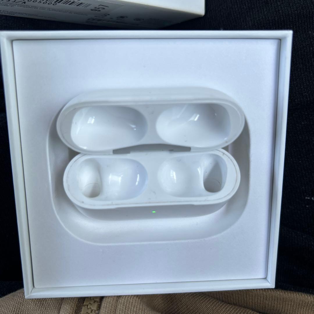 AirPods Pro 本体 充電ケース付き ホワイト