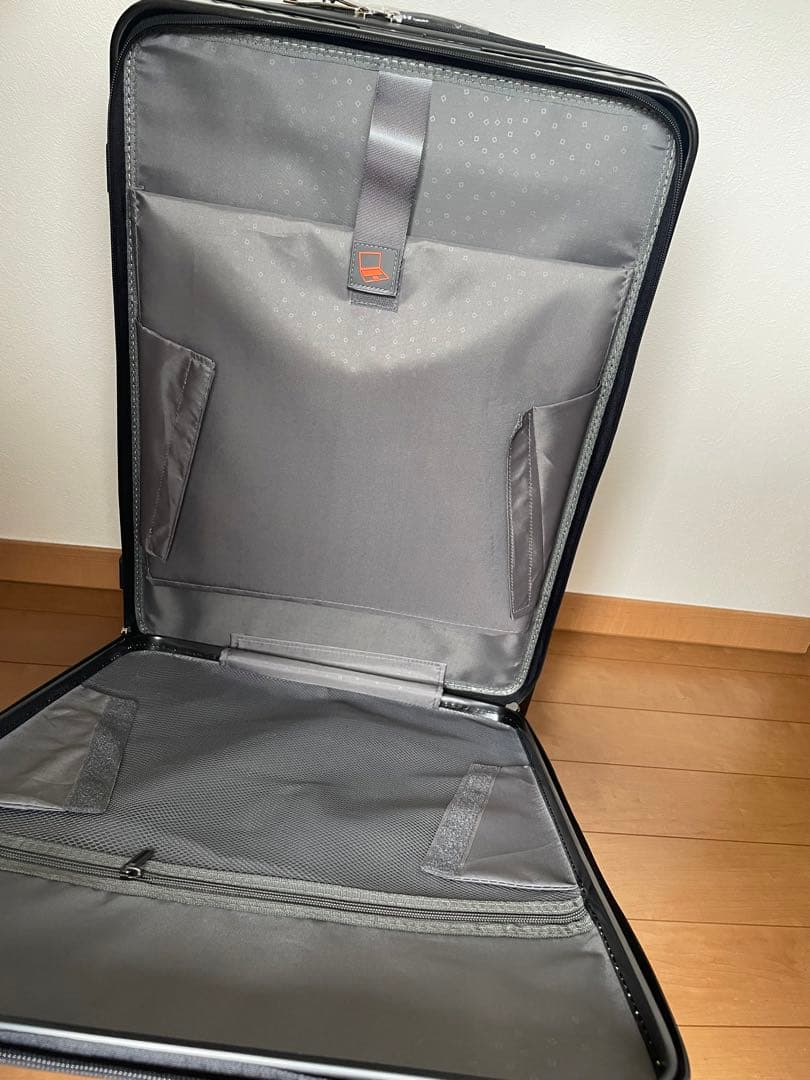スーツケース　Lサイズ　キャリーケース　旅行　軽量　前ポケット　黒　ブラック