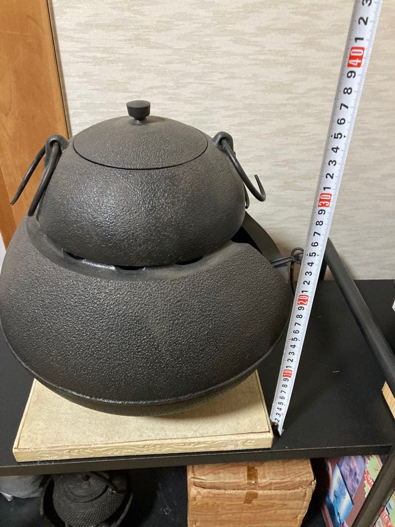 逸品！黒い鋳鉄製茶釜。