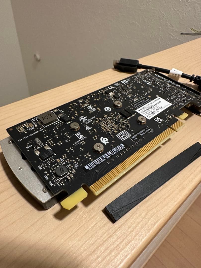 NVIDIA T400 4GB グラフィックボード