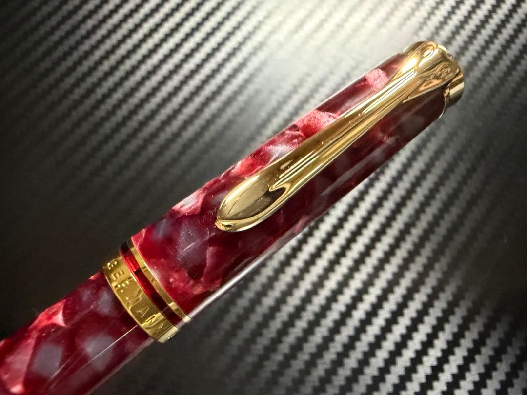 未使用に近い ペリカン スーベレーン M320 万年筆 F 細字 ルビーレッド